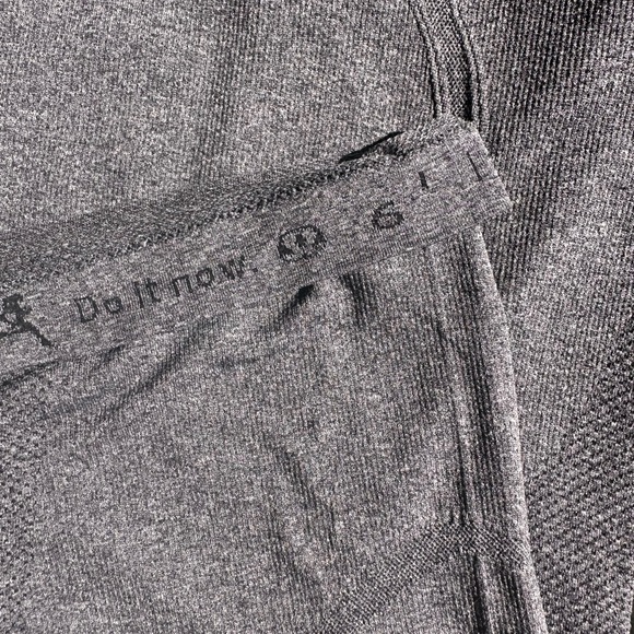 Lululemon Run Swiftly Tech Short Sleeve - Size 6 - Picture 5 of 5